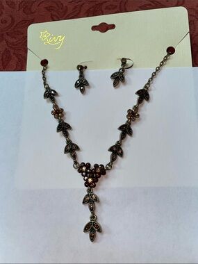 Floral and leaf crystal necklace and earring set
